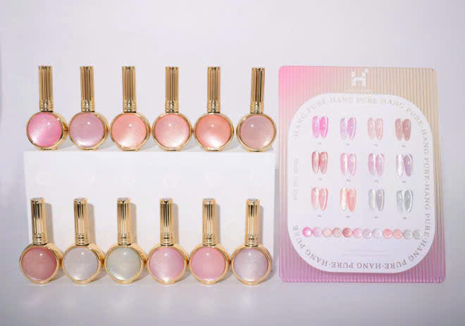 Hang Pure Nude Cat Eye Gel Set – 12 Magnetic Shades